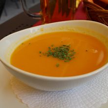 とある日のランチメニュー、にんじんスープ