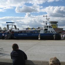 悪魔の乗り物、ホバークラフト