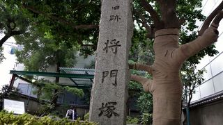 平将門の祟りなどの伝説にこと欠かないスポットです