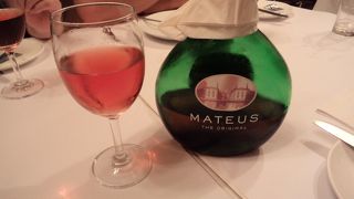 セナド広場入り口すぐに