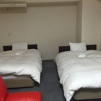 柱があり頭の高さが段違い