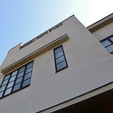 モダンな写真館