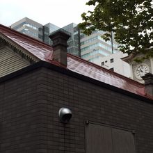 赤い屋根の時計台