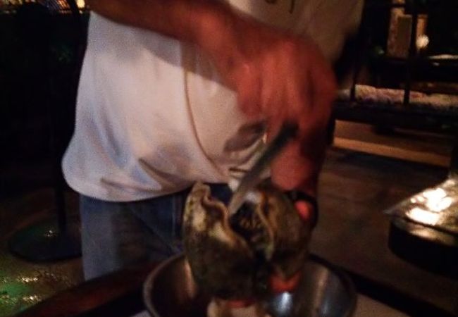 シャコ貝の解体ショーが楽しめる！！