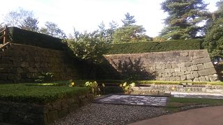 天守閣そのものはないものの一部の石垣の上からは福井市街地の景色を楽しめます