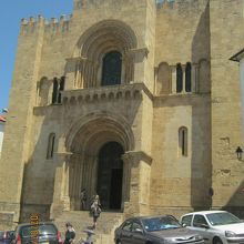 正面はルネッサンス様式でしょうか。