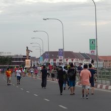 メコン川の堤防は歩行者専用道路でした