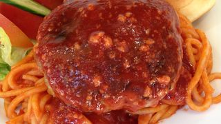 【平日ランチ】カフェテラス ポンヌフ＠新橋駅前ビル1号館1F【ポンヌフバーグ 780円】