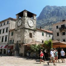 ずっしりした時計塔