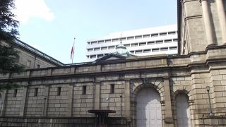 本館と別館は重厚感があり立派な建物です