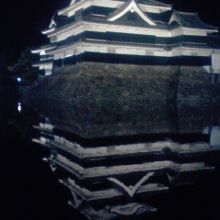 水面に映る松本城