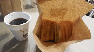 フライトを待つ間に、カヤ・トーストでお腹を満たす