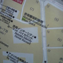 榎坂は、六本木通りから東に入った坂です。地図に榎坂の記載あり