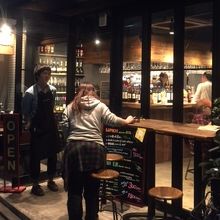 オープンなバル