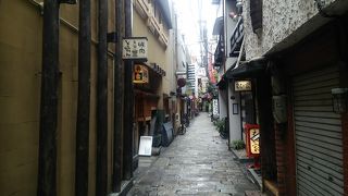 趣のある石畳の横丁