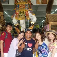 現地価格のお土産やさん。