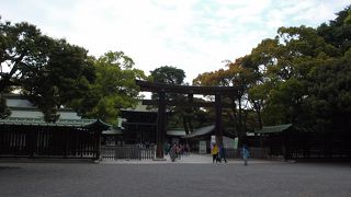 ＪＲ原宿駅からあるいて数分の荘厳な雰囲気の神社
