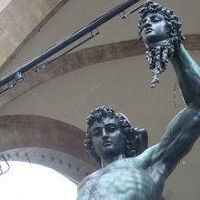 メデューサの首を持つペルセウス