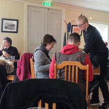 特にお洒落ではありませんが、ほのぼのムードの店内。