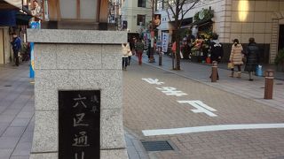 有名芸人の看板がずらりと