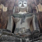 存在感の強い仏像のある寺院