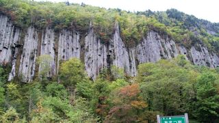 柱状節理の断崖絶壁
