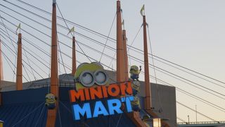 長い列のフードワゴン【ミニオンフード】