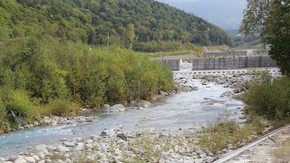 美瑛青い池の先にある川