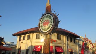 USJ でカレー。近くのトイレの窓から？!【ハピネスカフェ】