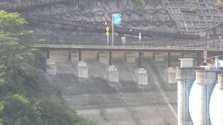三峰神社途中のダム