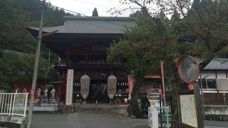 観音堂の回廊には子育て観音があります