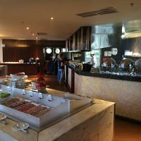 朝ブッフェのレストラン・・・メニューも豊富