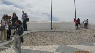 ナザレの北の台地にあります。