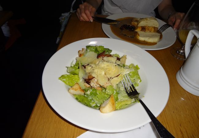 人気のレストランのようです