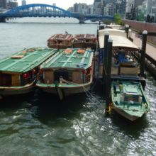 台東区側にあみ清の屋形船乗り場があります
