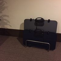 エレベーターホールのズボンプレッサー