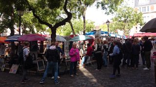 似顔絵描きがたくさん