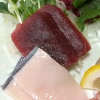 くじらの刺身も出ますよ。