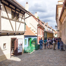 可愛らしい家が立ち並びます