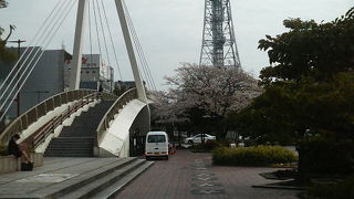 テレビ塔～ロサンゼルス広場へのお洒落な架け橋