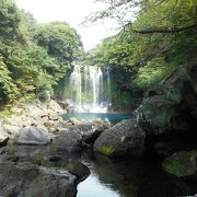 ３つの滝と芸術的な仙臨橋のある中文リゾートホテル群から一番近い観光地