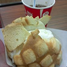 メロンパンアイスとフリードリンク