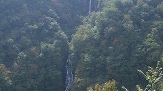 カニとウナギとの壮絶な滝壺（住み家）を争った伝説があります