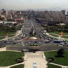 塔の上から見たテヘランの街並み