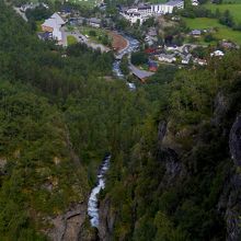 滝が落ちていく