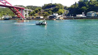 今でも渡し舟が往来しています