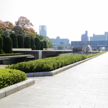 奥が平和祈念館です
