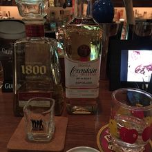 寒かったので、テキーラお湯割りを頂きました