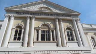 コロニアルな建物