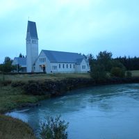 川と教会